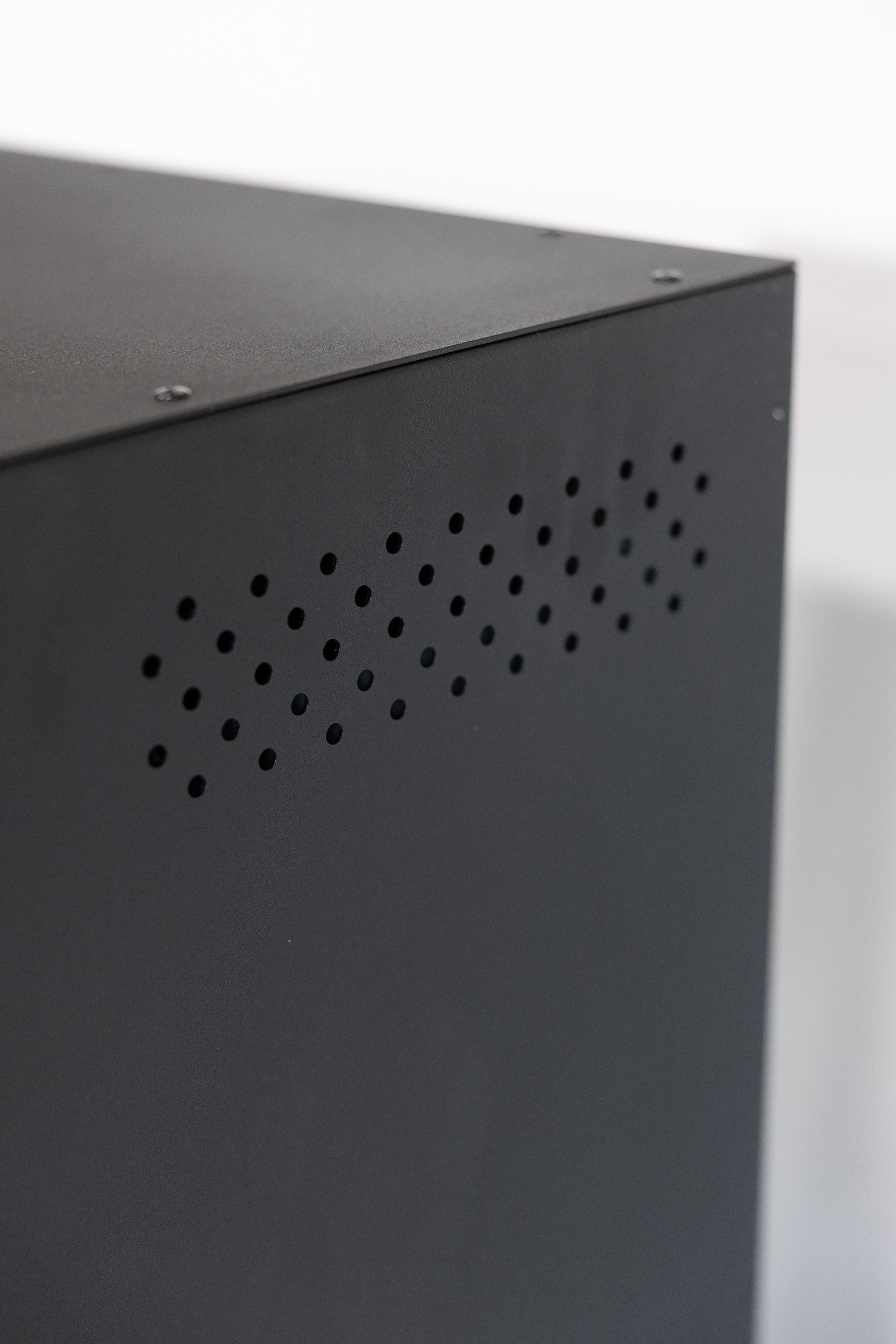 18" Fridge Base with Nova Kool R3100