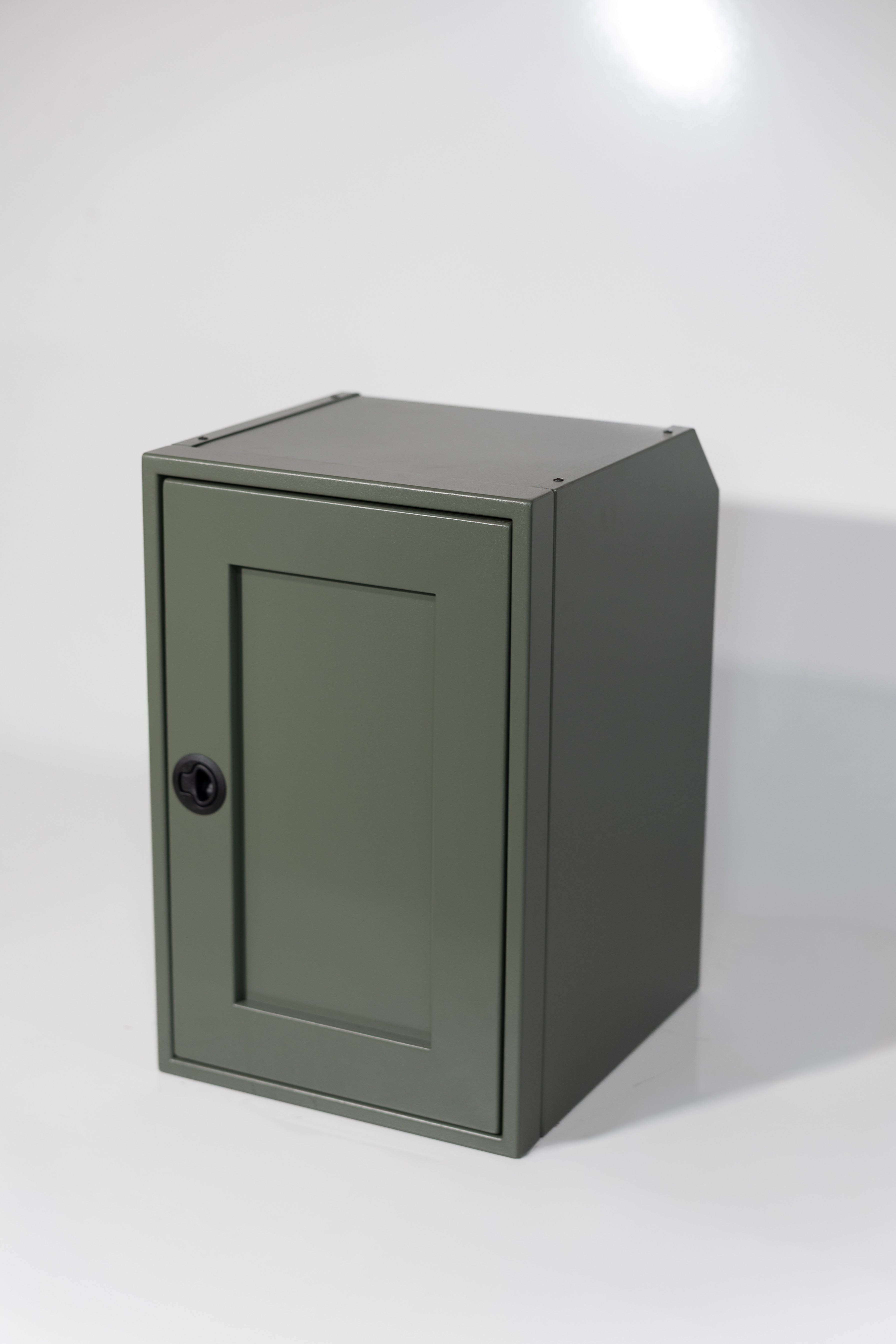 16" One Door Ekko Cabinet - 16" x 18" x 25" - Right of Microwave