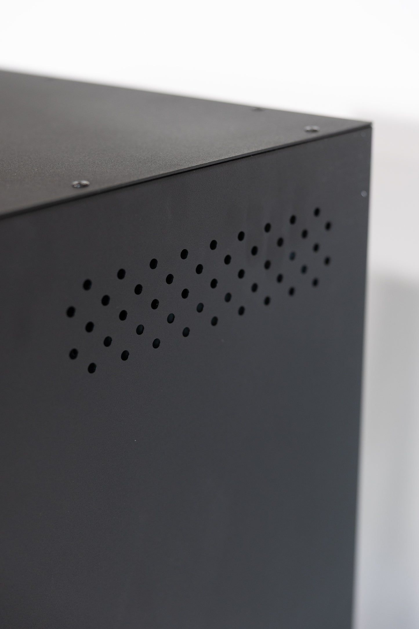 18" Fridge Base with Nova Kool R3100