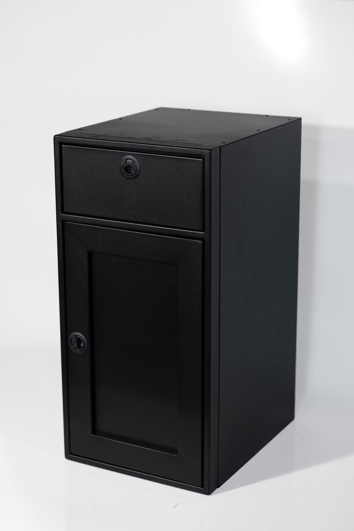 18" Base One Door and One Drawer