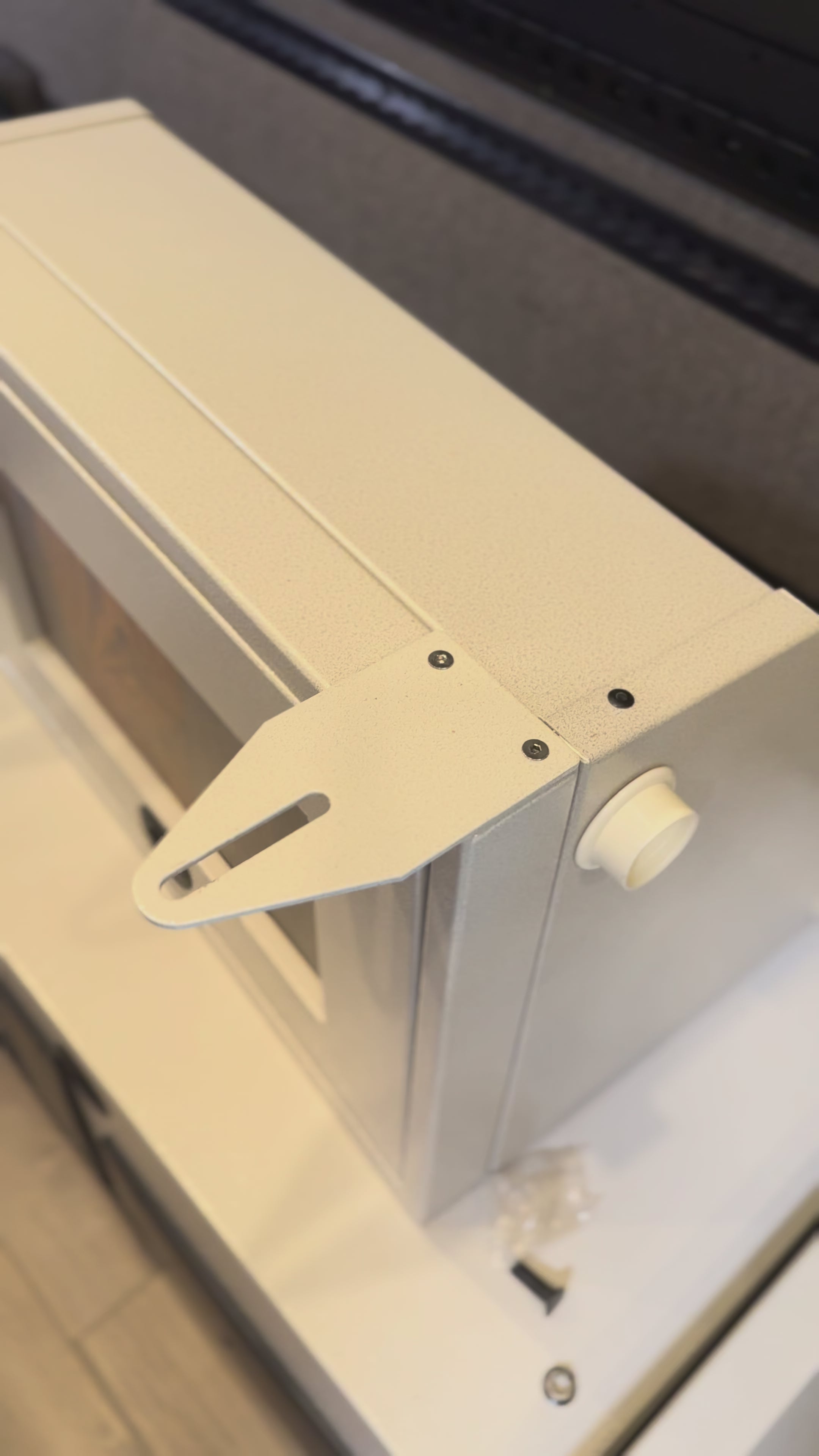 Upper Cabinet L-Track Mounting Kit